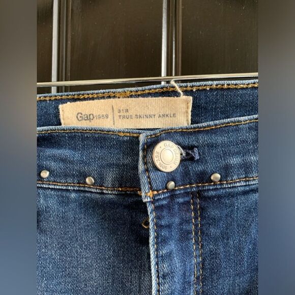 Gap True Skinny Ankle Embellished Jeans | Size 31R - Picture 3 of 5